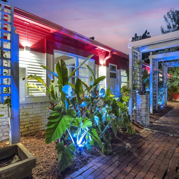 Huge Lake Compound | 7BR Private Suites|Frireplace and Entertainment!
