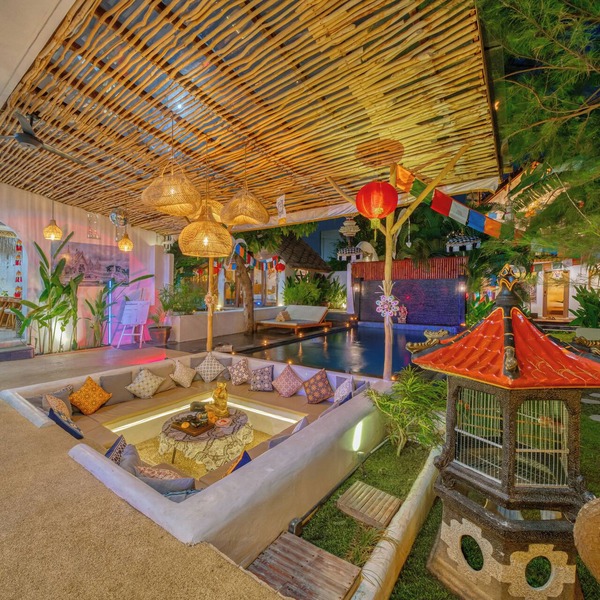 Huge Villa with 2 Pools, 3 Minute Ride Beach