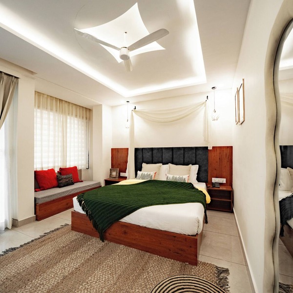 Hummingbird - A Luxury Stay