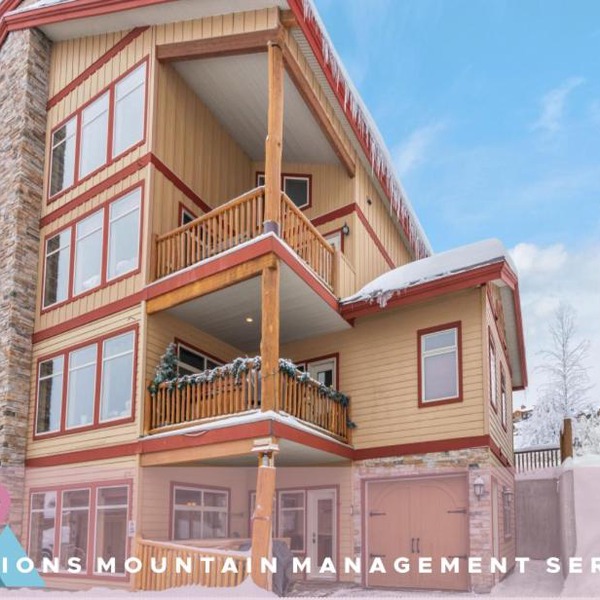 I Spy - Cozy Pet Friendly, Ski In Ski Out Condo with Private Hot Tub