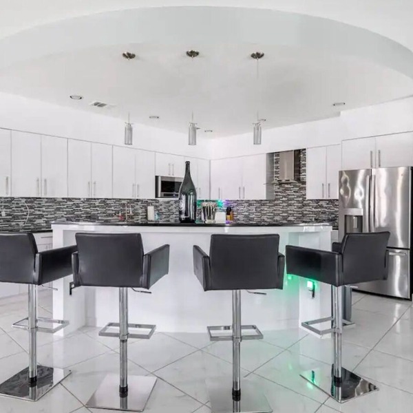 IAH SPHERIC Mini-mansion
