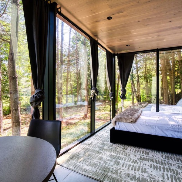 Iconic Glass Mirror Cabin · Forest View · Private Fire Pit · Catskills Hideaway