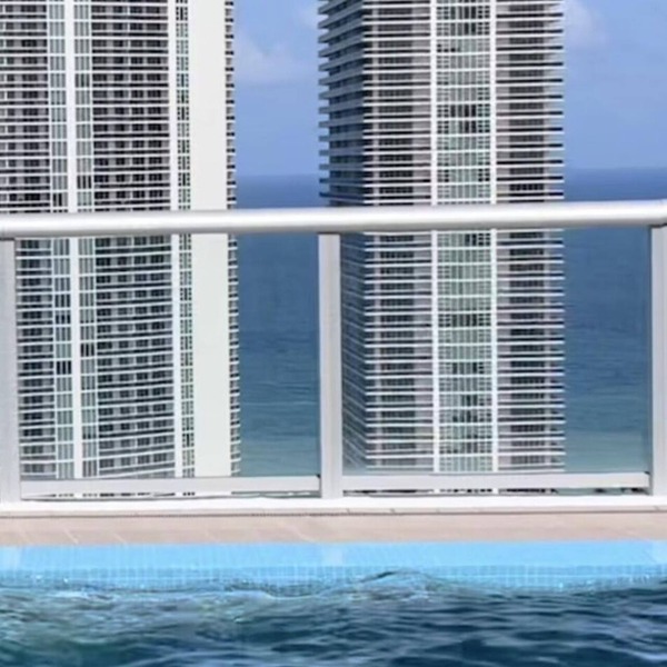 Iconic View - Family 2BR Hotel Suite @beach