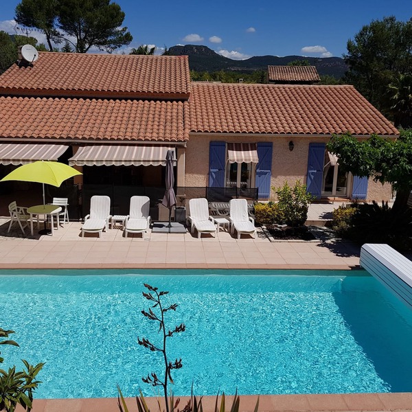 Ideal for a couple or family vacation (up to 4 people).