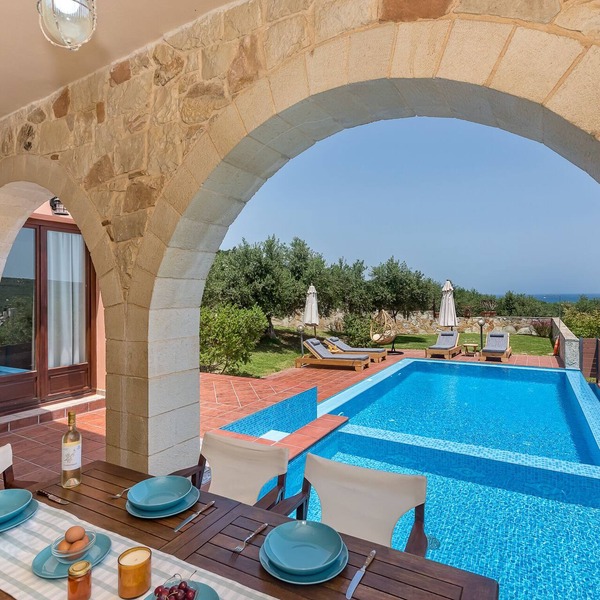 Ideally located, Villa katerina with salted Heated pool,to explore West Crete!