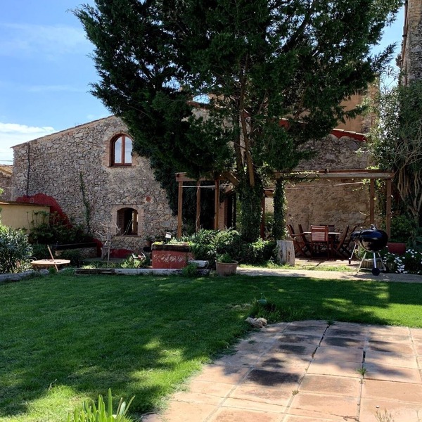 Idyllic barn with garden, pool, and free high speed Wi-Fi.