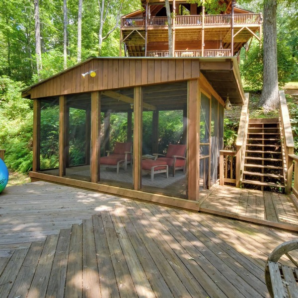 Idyllic Murphy Hideaway w/Multi-Level Deck!