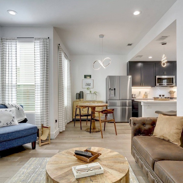 Immaculate 2B/2B Modern Home N. Central | 30+ Days | Perfect for Temp Living