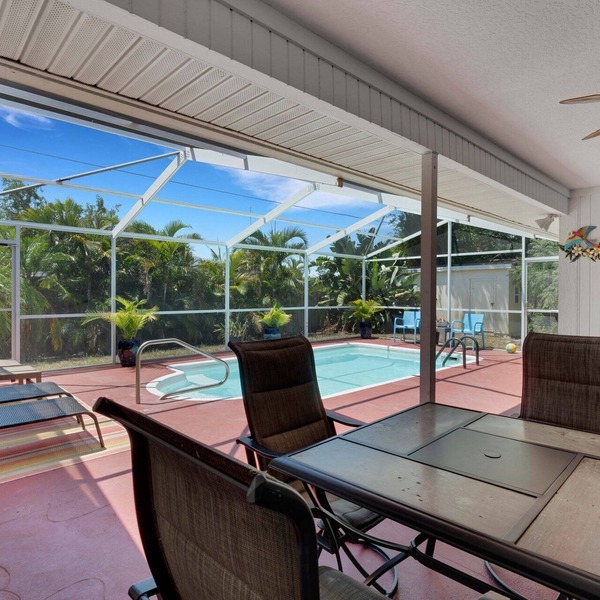 IMMACULATE 3BR 2 BATH PRIVATE POOL HOME MINUTES TO BEACHES, DOWNTOWN.