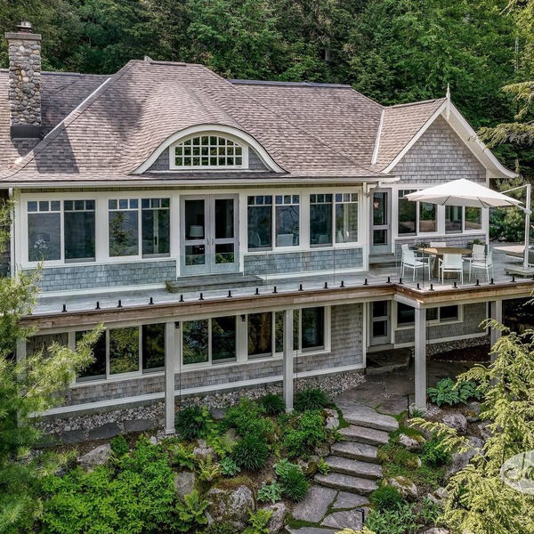 Immaculate, Resort-Like Property on Lake Rosseau!
