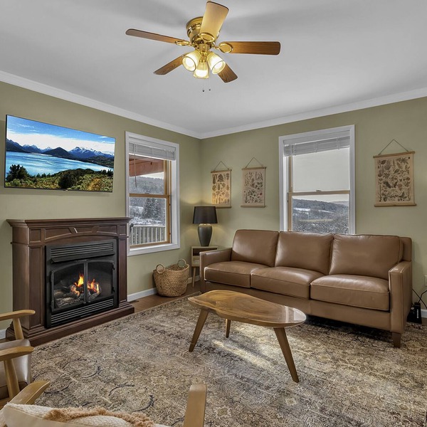 Immersive Mountain Views : Ellicottville, Holiday Valley. Fireplace, King Beds.