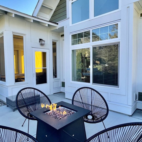 *Impeccable 3 bedrm cottage in sought-after "The Cottages" Osoyoos Lake & beach