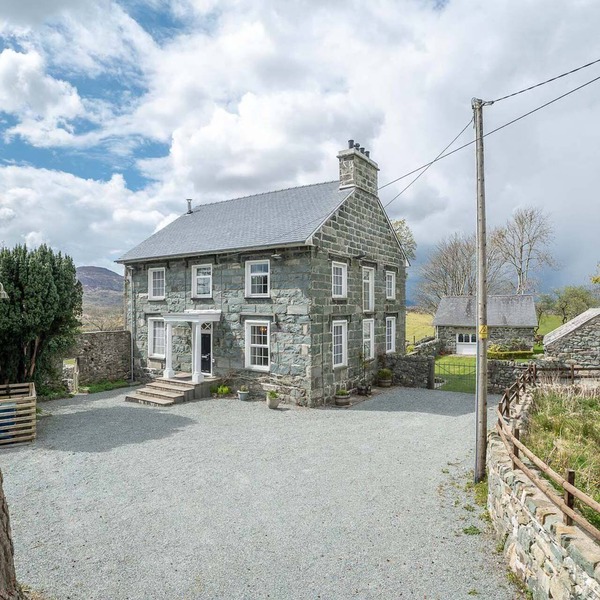 Impressive Property At The Foot Of The Rhinog Mountains | Rheithordy