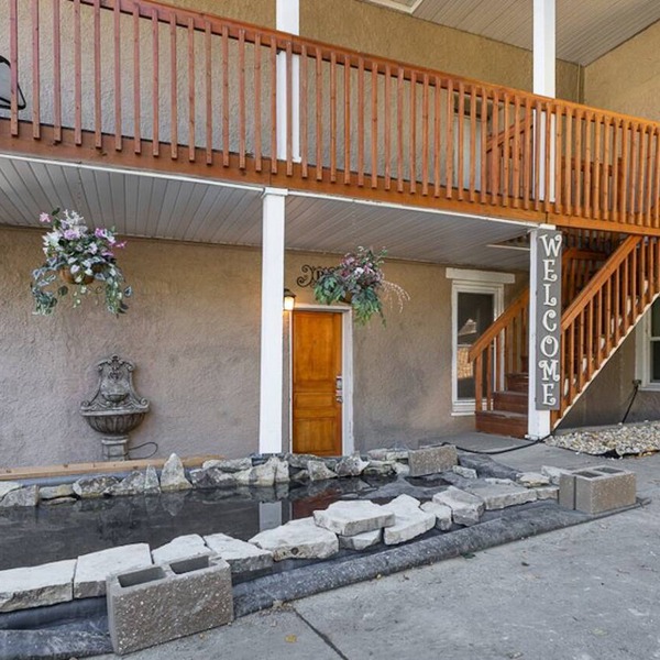 Impressive Private 2BR Suite w/Parking Univ Area