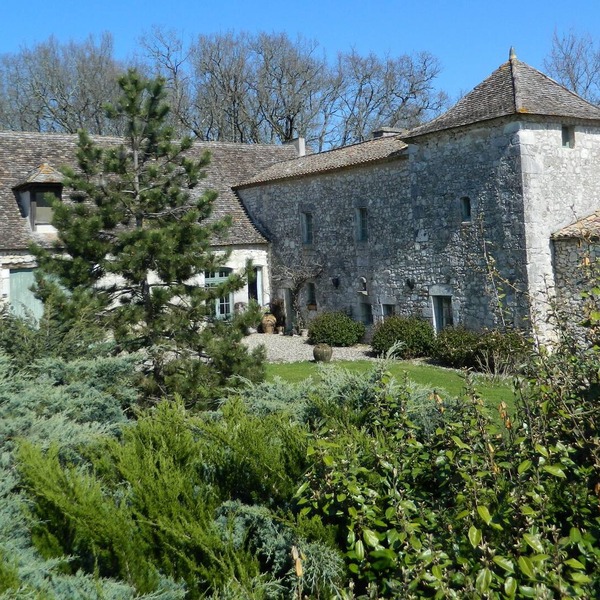 In exceptional castle farm from the 14th, detached house for 2 people