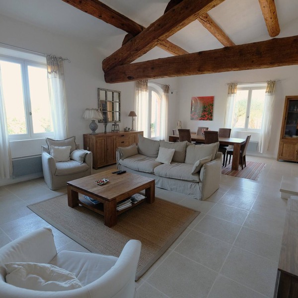 In Roussillon, beautiful and charming villa with swimming pool and nice View