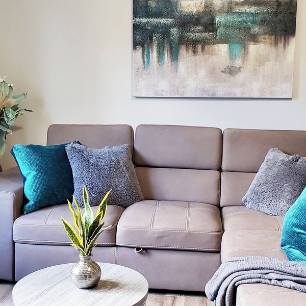 In style 3 Bdrm house- king bed, Netflix, 2 parking