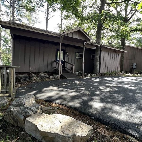 Incredible Cottage with Swimming Pool and Hot-tub on Lake Ouachita, Arkansas