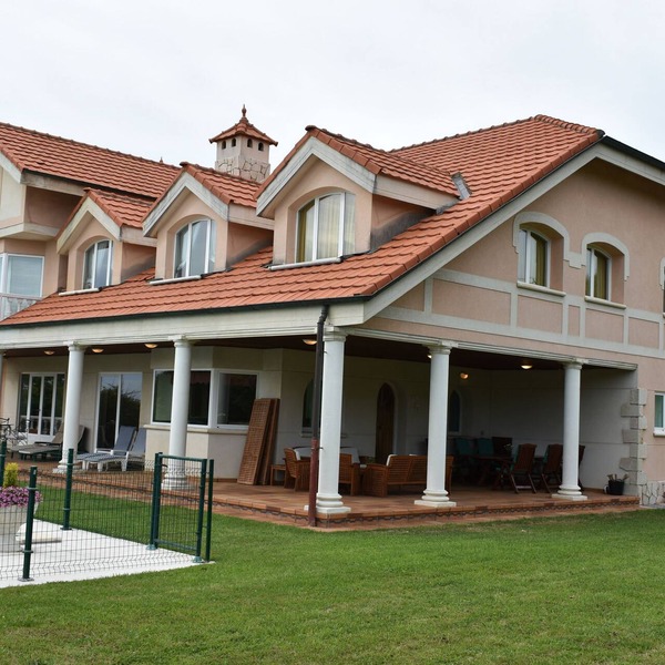 Individual chalet, swimming pool, pediment, gym, sauna, Turkish bath, Jacuzzi