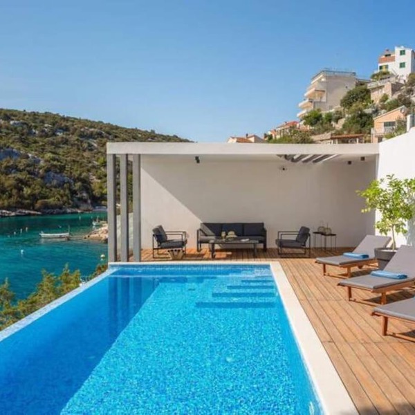 Infinity pool villa, great view