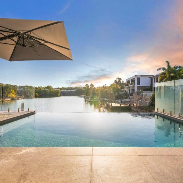 'Infinity's Edge' Darwin Luxury Waterfront Oasis