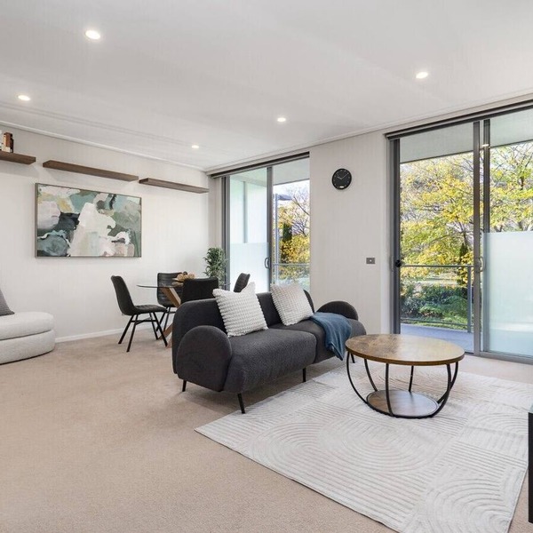 Inner City Escape with Pool and Gym by Glebe Park