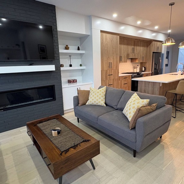 Innercity Luxury 3BR House with AC/garage near Stampede/Saddledome/BMO/MNP