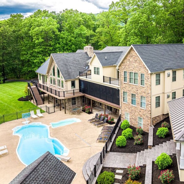 Introducing Liberty Valley Lodge, your thrilling escape into luxury and leisure!