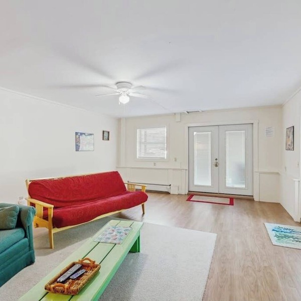 Inviting apartment near downtown and Acadia National Park - dog-friendly