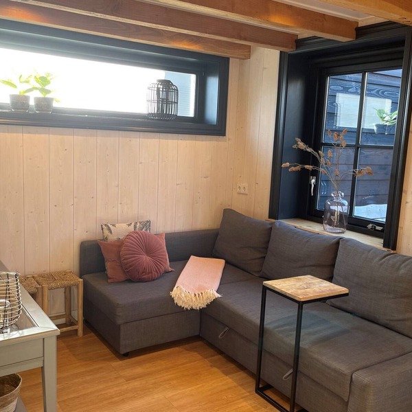 Inviting chalet in Monnickendam with garden