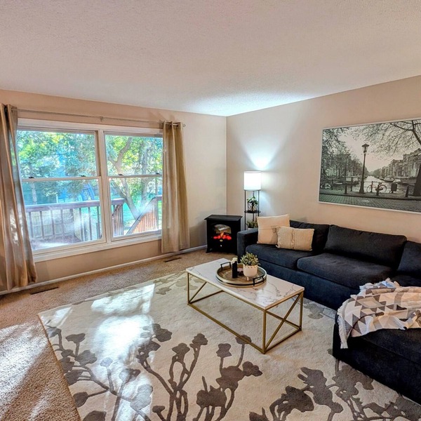 Inviting Cozy House in the Heart of Maple Grove