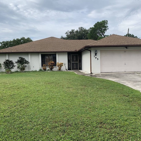 Inviting Venice Home with Old Florida Charm Close to Everything