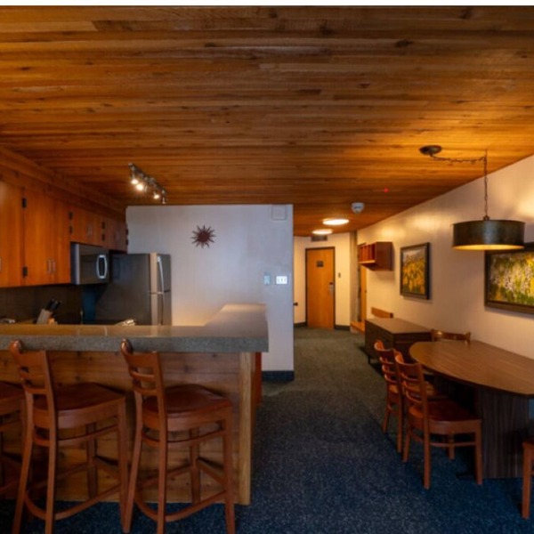 Iron Blosam Lodge!Steps to the Mountain! Snowbird, UT. From 3/20 to3/27/27