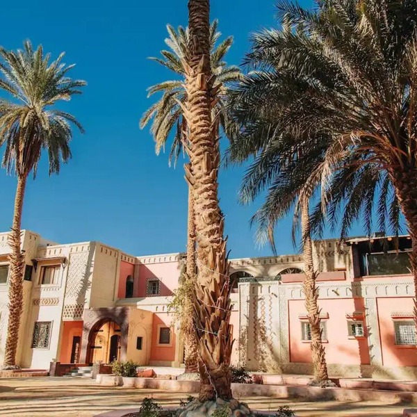 Is a haven on earth in the heart of the oasis around a thousand palm trees.