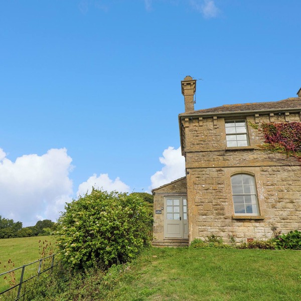 IVY COTTAGE, pet friendly, character holiday cottage in Colerne