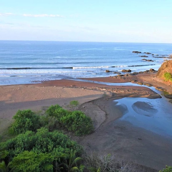 Jacó beachfront condo with beautiful sunsets