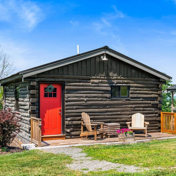 Jack Cabin Modern Cabin for Families Close to Skiing with Hot Tub and Firepit