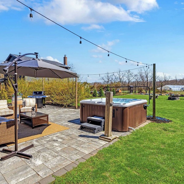 Jamesport Retreat | Farmview Patio & Hot Tub