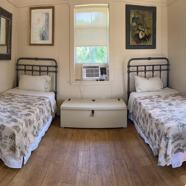 Jiggs Landing, Cabin 1 - Old World Preserve Side