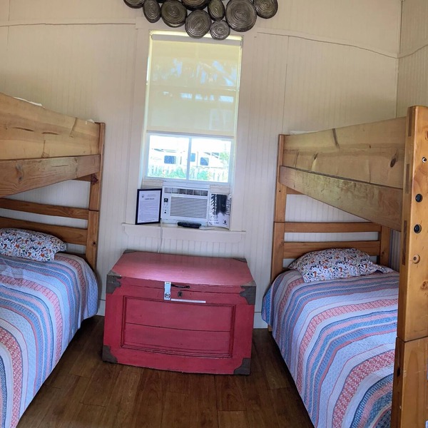 Jiggs Landing, Cabin 3 - Reservoir View Bunk House