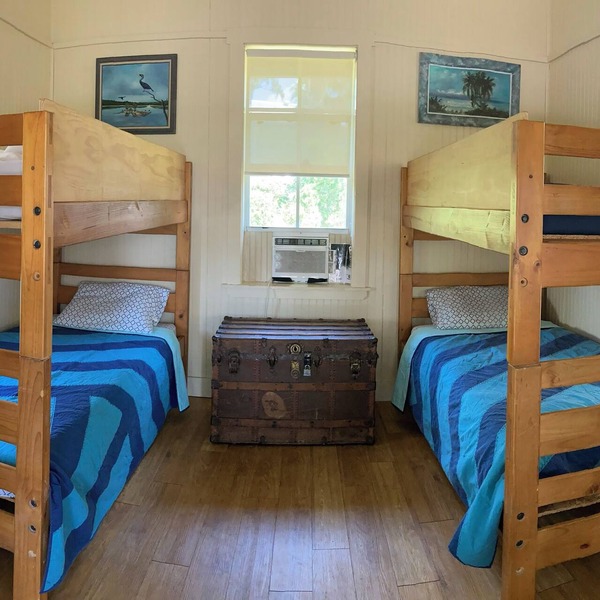 Jiggs Landing, Cabin 2 - Bird Land Bunk House