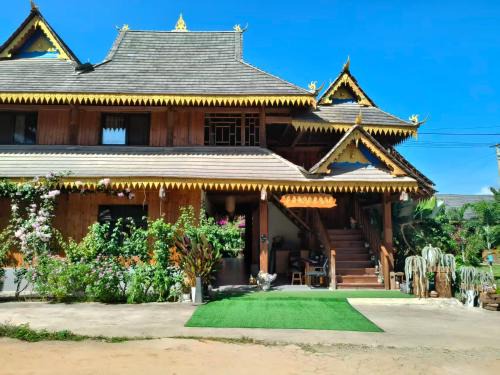 Jinghong Manyun Dai Village Inn