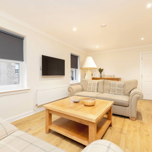 JOIVY Gorgeous Flat Near Edinburgh Castle W/Parking