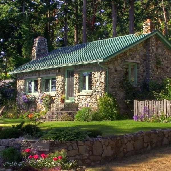 July weekend still available! Awesome views. Close to great food & fun hikes!