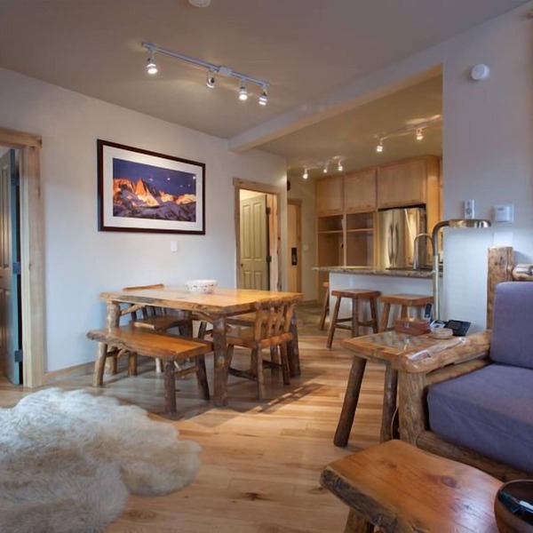 Juniper Springs Lodge #426 - Luxury Ski in Ski out! 2 Bedroom; (End Unit)