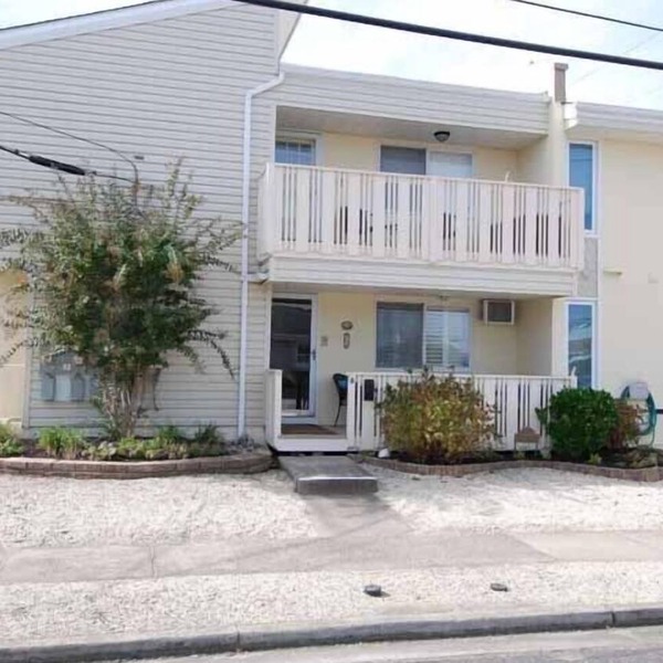 Just two short blocks to the beach, Enjoy parking your car in the off-street designated parking space and walking to restaurants and the recreation area.
