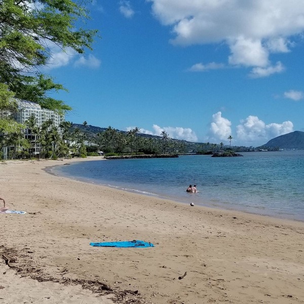 Kahala Valley 2Bed Cottage, Sleeps 6, Quiet backyard w/peekaboo views