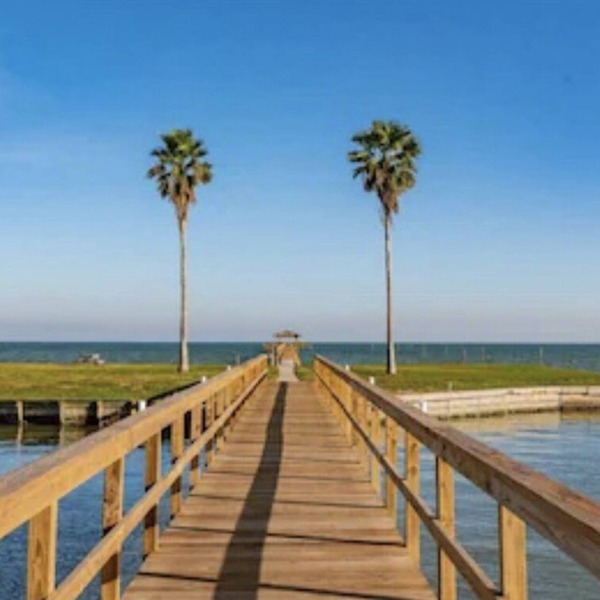 Katz Kozy Condo Poolside & Steps Away From Pier Townhouse Style 2BR/2BA