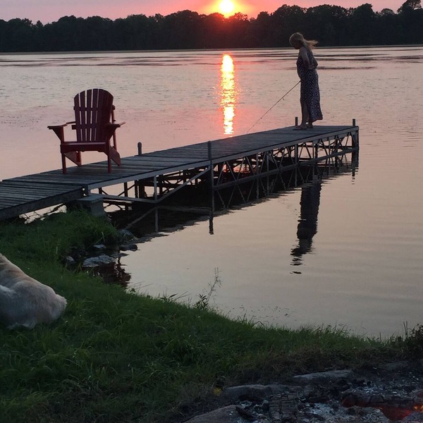 KAWARTHA LAKEFRONT COTTAGE 1 1/2 Hours from downtown Toronto. PRIVACY PLUS!