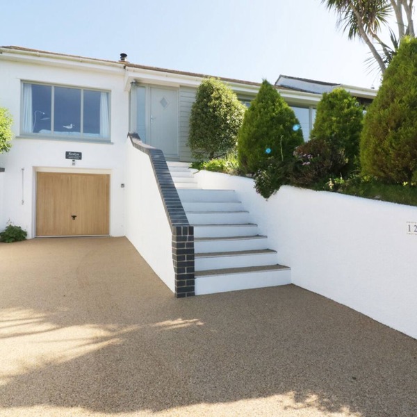 KEELYN, pet friendly, country holiday cottage in Crantock